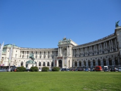 Palais d' Hofburg: la place des héros